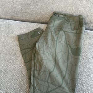 NoBull crop legging. Low rise. Madison print in army green